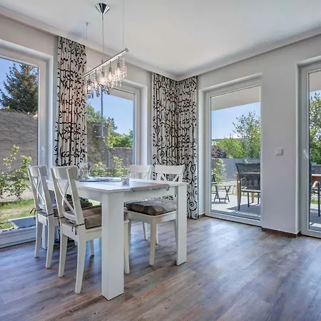 Margarete, Strandnah Hotel *