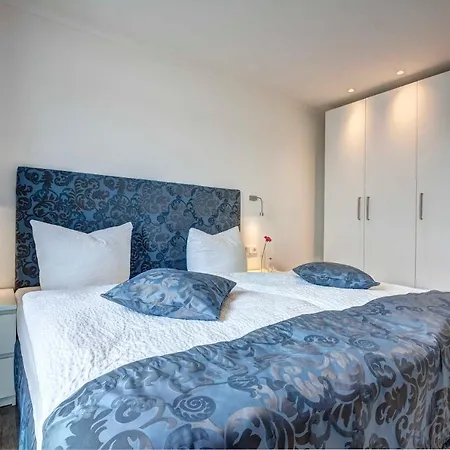 Margarete, Strandnah Hotel